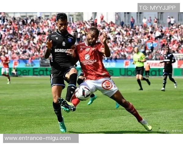 伊普斯维奇与西旺西的精彩对决揭示英冠联赛的激烈竞争与球队实力较量 伊普斯维奇与西旺西的精彩对决揭示英冠联赛的激烈竞争与球队实力较量