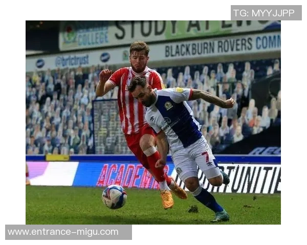 佐高平斯与哥德堡的激烈对决揭示足球战术的精彩碰撞与团队精神的较量 佐高平斯与哥德堡的激烈对决揭示足球战术的精彩碰撞与团队精神的较量